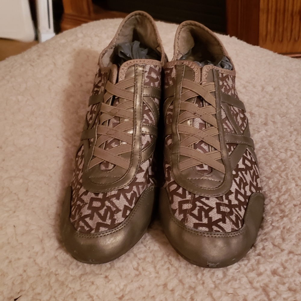 Shoes - Picture 4 of 4